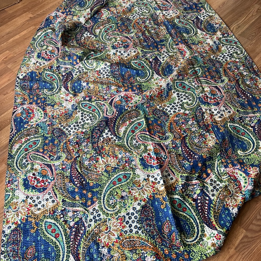 Single stitched paisley twin bed cover - Picture 2 of 3